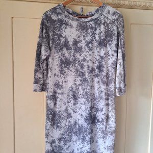 Chico"s Znergy womens gray absracr tie dye print stretchy shift dress.  Sz 00